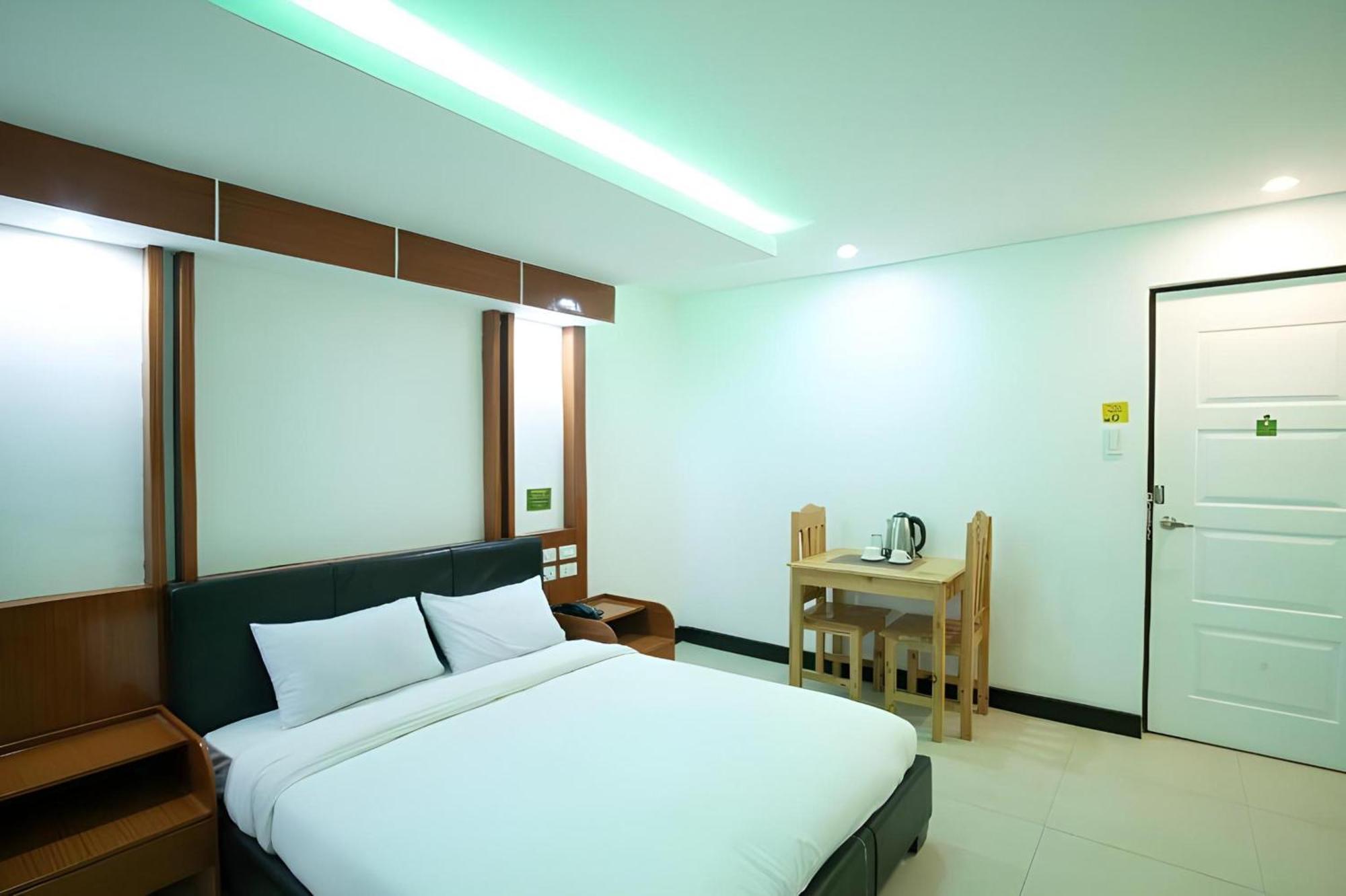 Oyo 195 Ranchotel - Binan Exterior foto