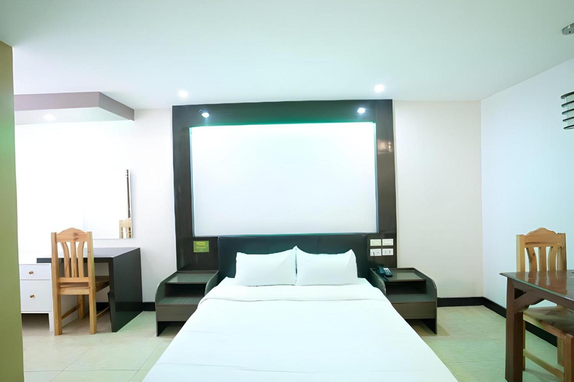 Oyo 195 Ranchotel - Binan Exterior foto