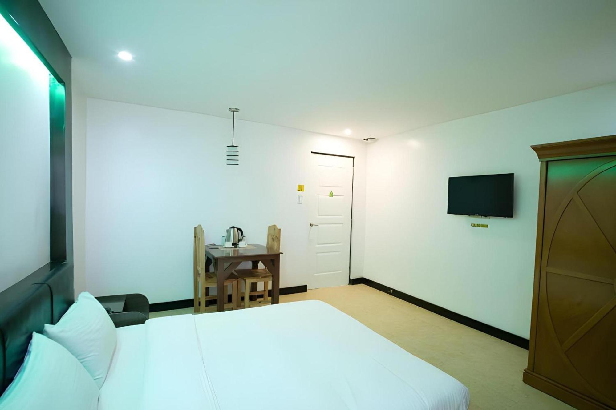 Oyo 195 Ranchotel - Binan Exterior foto