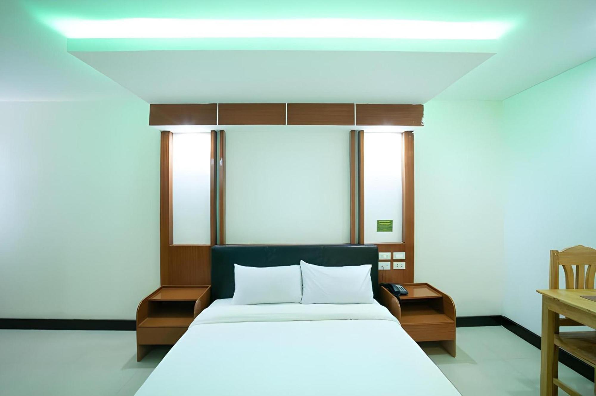 Oyo 195 Ranchotel - Binan Exterior foto
